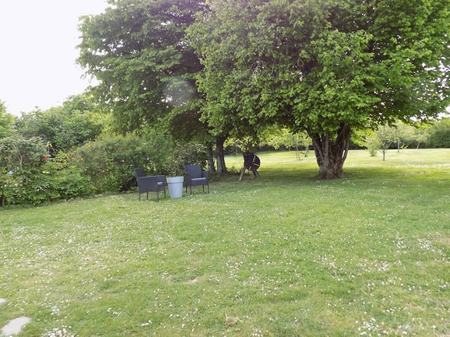 Appartamento Vue Du Jardin Les Adjots Esterno foto